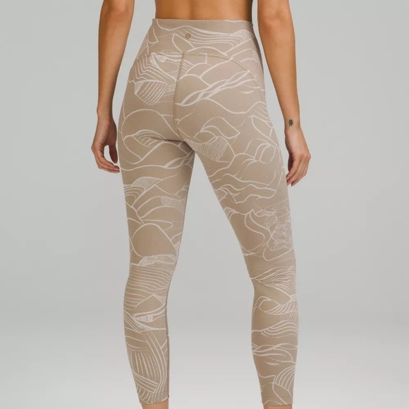 Lululemon InStill High-Rise Tight 24" | Size 10–12 | Asia Fit | Black - Picture 1 of 9